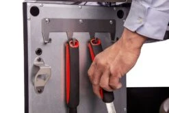 Grillfürst G750E 7-Brenner Doppelkammer - Gasgrill Mit Hochtemperaturbrenner, Seitenkocher, Heckbrenner Und Edelstahl Rosten 28 Grillfürst G750E 7-Brenner Doppelkammer - Gasgrill Mit Hochtemperaturbrenner, Seitenkocher, Heckbrenner Und Edelstahl Rosten -Grillzubehörladen Grillfuerst Gasgrill G750G Besteckhaken Leiste