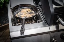 Grillfürst G750E 7-Brenner Doppelkammer - Gasgrill Mit Hochtemperaturbrenner, Seitenkocher, Heckbrenner Und Edelstahl Rosten 34 Grillfürst G750E 7-Brenner Doppelkammer - Gasgrill Mit Hochtemperaturbrenner, Seitenkocher, Heckbrenner Und Edelstahl Rosten -Grillzubehörladen Grillfuerst Gasgrill G750G Gusspfanne Steakzone