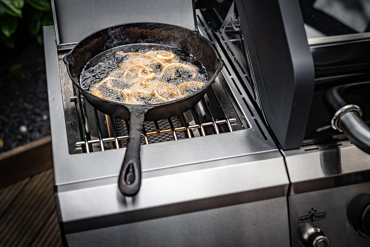 Grillfürst G750E 7-Brenner Doppelkammer - Gasgrill Mit Hochtemperaturbrenner, Seitenkocher, Heckbrenner Und Edelstahl Rosten 16 Grillfürst G750E 7-Brenner Doppelkammer - Gasgrill Mit Hochtemperaturbrenner, Seitenkocher, Heckbrenner Und Edelstahl Rosten – Bild 16