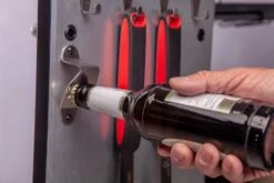 Grillfürst G750E 7-Brenner Doppelkammer - Gasgrill Mit Hochtemperaturbrenner, Seitenkocher, Heckbrenner Und Edelstahl Rosten 29 Grillfürst G750E 7-Brenner Doppelkammer - Gasgrill Mit Hochtemperaturbrenner, Seitenkocher, Heckbrenner Und Edelstahl Rosten -Grillzubehörladen Grillfuerst Gasgrill Premium G750G Flaschenoeffner