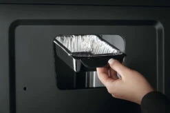 Napoleon Freestyle 425 Gasgrill - Mit Sizzle Zone - Limited Robin Schulz Barbecue Edition - Inkl. Mega Zubehörpaket -Grillzubehörladen Napoleon Freestyle Fettschale