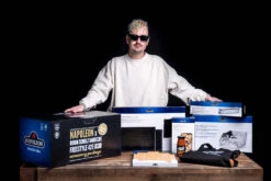Napoleon Freestyle 425 Gasgrill - Mit Sizzle Zone - Limited Robin Schulz Barbecue Edition - Inkl. Mega Zubehörpaket -Grillzubehörladen Napoleon Grillzuebhoer Robin Schulz Edition
