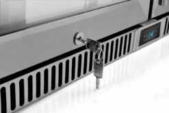 Napoleon Outdoor - Kühlschrank, 210 Liter, 2-türig Mit Doppelverglasung Und LED Beleuchtung - Wasserdicht Nach IP24 -Grillzubehörladen Napoleon Outdoor Kueche Kuehlschrank 2 tuerig Schloss