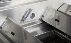 Napoleon Prestige Pro 825-3 Edelstahl Gasgrill Inkl. Drehspieß Und Bodenbeleuchtung - Modell 2023 - SMART Deal Inkl. Grillfürst Grill Control Mit Companion Device Und Einstichthermometer -Grillzubehörladen Napoleon Prestige Pro SearPlates Brennerabdeckung 02