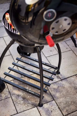 Rösle Holzkohlegrill Kugelgrill No.1 F50 Sport - FC Bayern Edition - Inkl. FC Bayern Abdeckhaube 21 Rösle Holzkohlegrill Kugelgrill No.1 F50 Sport - FC Bayern Edition - Inkl. FC Bayern Abdeckhaube -Grillzubehörladen Roesle FC Bayern Kugelgrill Schriftzug Untergestell