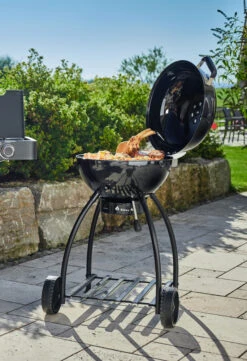 Rösle Holzkohlegrill Kugelgrill No.1 F50 Sport - FC Bayern Edition - Inkl. FC Bayern Abdeckhaube 19 Rösle Holzkohlegrill Kugelgrill No.1 F50 Sport - FC Bayern Edition - Inkl. FC Bayern Abdeckhaube -Grillzubehörladen Roesle FC Bayern Muenchen Grill Holzkohle Kugelgrill