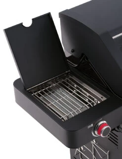 Rösle Videro G4-S VARIO+ Schwarz Gasgrill - FC Bayern Edition - Inkl. FC Bayern Abdeckhaube, Grillzange, Grillbürste Und Grillhandschuhe -Grillzubehörladen Roesle Gasgrill Videro FC Bayern Detail Prime Zone 1