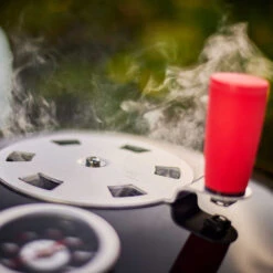 Rösle Holzkohlegrill Kugelgrill No.1 F50 Sport - FC Bayern Edition - Inkl. FC Bayern Abdeckhaube 17 Rösle Holzkohlegrill Kugelgrill No.1 F50 Sport - FC Bayern Edition - Inkl. FC Bayern Abdeckhaube -Grillzubehörladen Roesle Holzkohle Kugelgrill Sport F50 FC Bayern Detail