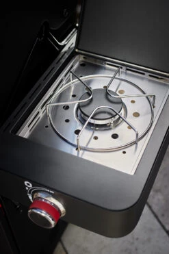 Rösle Videro G4-S VARIO+ Schwarz Gasgrill - FC Bayern Edition - Inkl. FC Bayern Abdeckhaube, Grillzange, Grillbürste Und Grillhandschuhe -Grillzubehörladen Roesle Videro Seitenkocher FC Bayern Edition 1