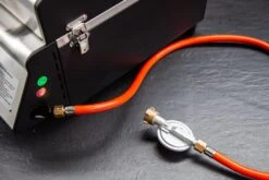 Grillfürst G201E 2-Brenner Gasgrill Portabel V2 - Campinggrill / Balkongrill 50mbar -Grillzubehörladen grillfuerst g201 gasanschluss 2